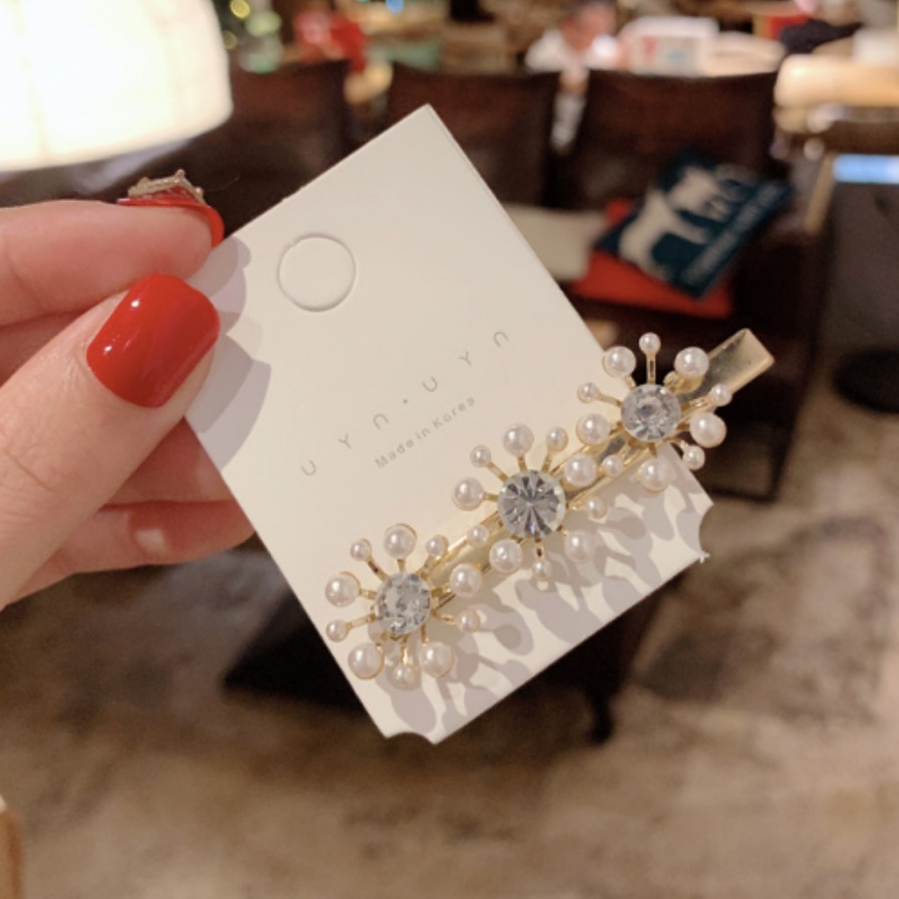 Crystal and Pearl Flower Hair Clip - Picture 2 of 3
